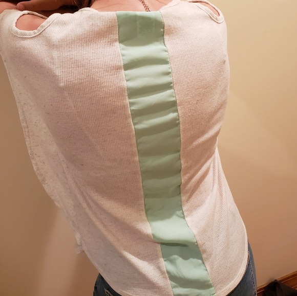 Cold shoulder top - Picture 2 of 3